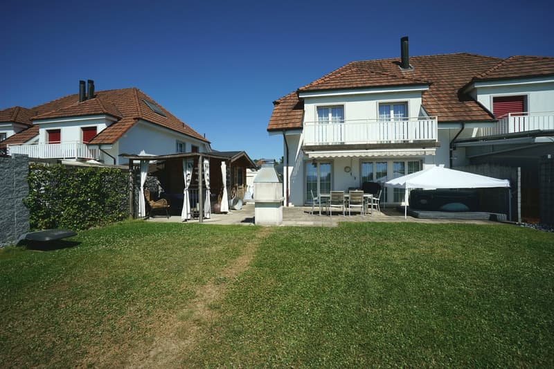 Sunny 5.5-room semi-detached house with spacious garden, hobby room, and garage (3)