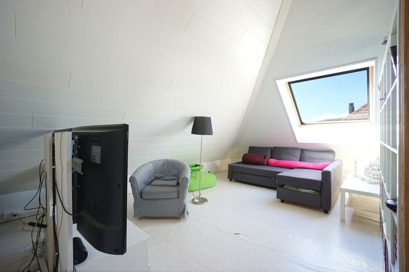 Sunny 5.5-room semi-detached house with spacious garden, hobby room, and garage (22)
