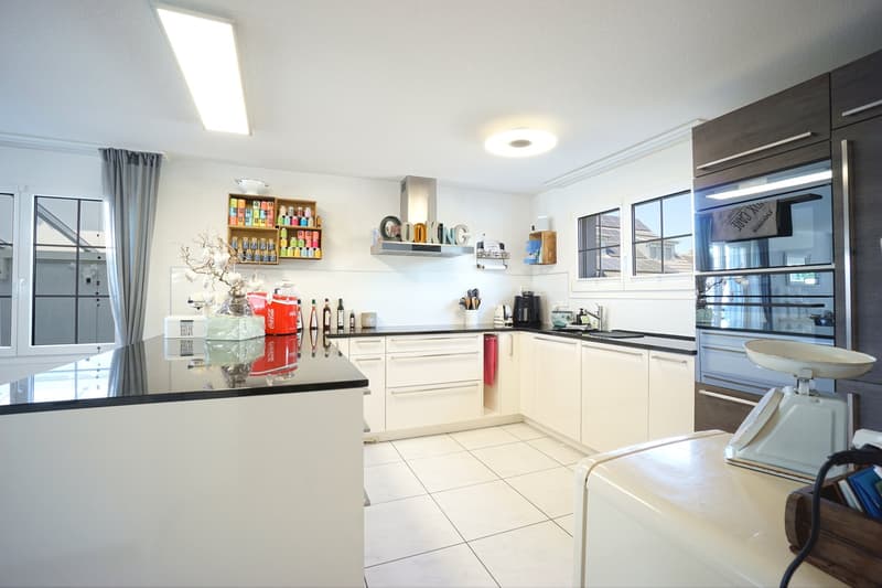Sunny 5.5-room semi-detached house with spacious garden, hobby room, and garage (12)