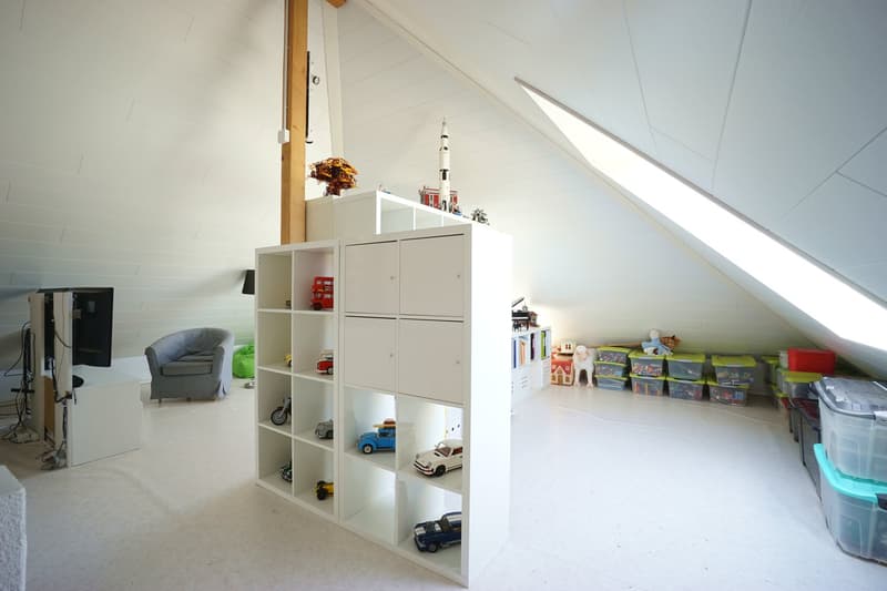 Sunny 5.5-room semi-detached house with spacious garden, hobby room, and garage (21)
