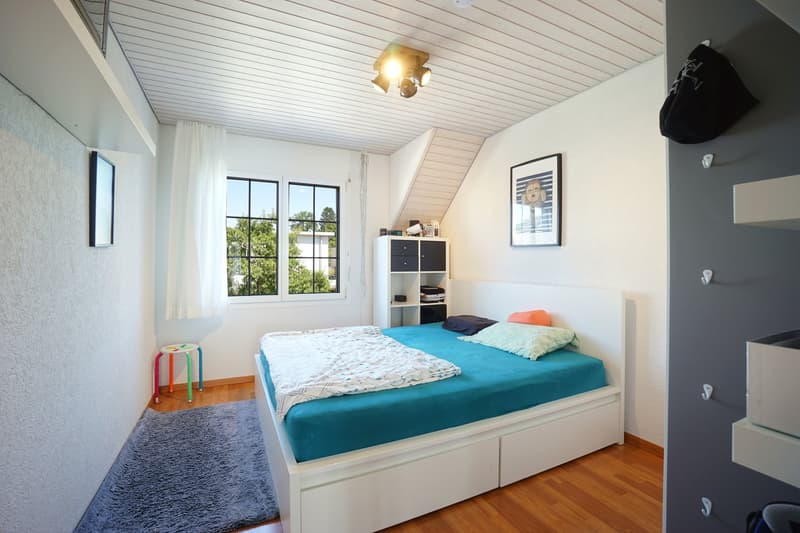 Sunny 5.5-room semi-detached house with spacious garden, hobby room, and garage (18)