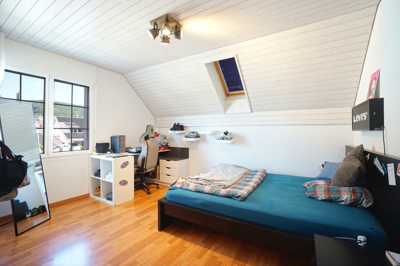 Sunny 5.5-room semi-detached house with spacious garden, hobby room, and garage (19)
