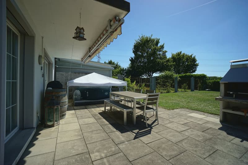 Sunny 5.5-room semi-detached house with spacious garden, hobby room, and garage (6)