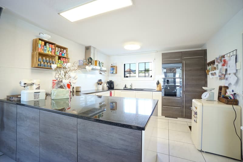 Sunny 5.5-room semi-detached house with spacious garden, hobby room, and garage (11)