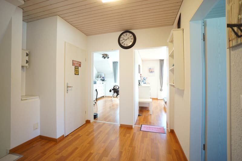 Sunny 5.5-room semi-detached house with spacious garden, hobby room, and garage (15)