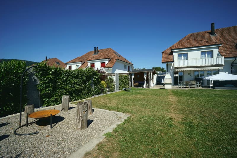 Sunny 5.5-room semi-detached house with spacious garden, hobby room, and garage (2)