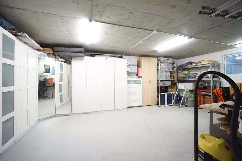 Sunny 5.5-room semi-detached house with spacious garden, hobby room, and garage (24)