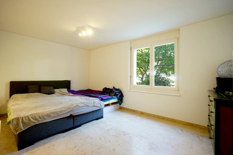Gepflegte 2.5 Zimmer-Gartenwohnung an attraktiver und sonniger Lage mit grossem Garten (9)