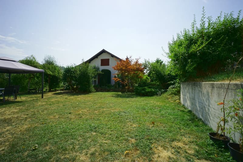 Gepflegte 2.5 Zimmer-Gartenwohnung an attraktiver und sonniger Lage mit grossem Garten (13)