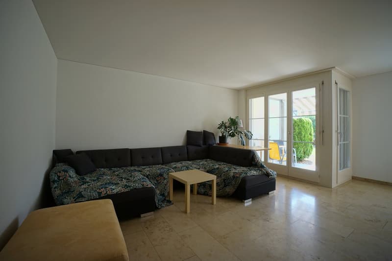 Gepflegte 2.5 Zimmer-Gartenwohnung an attraktiver und sonniger Lage mit grossem Garten (3)