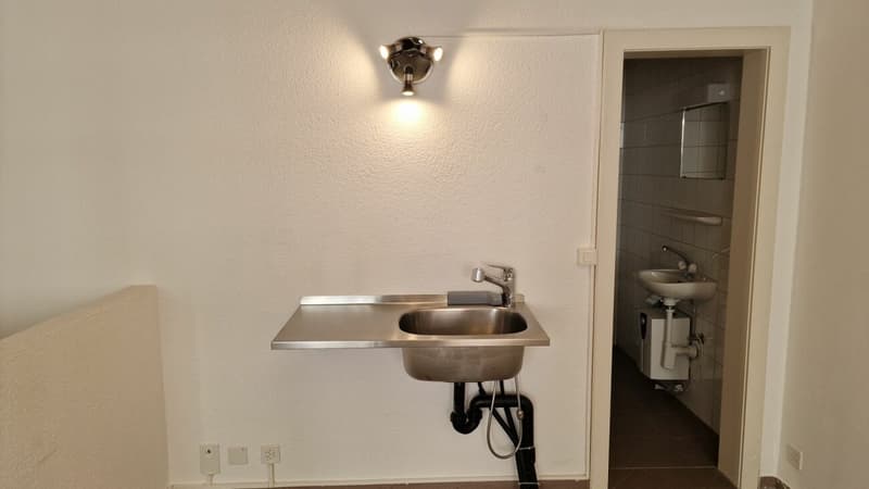 Local commercial dans un excellent emplacement (3)