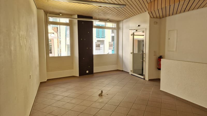 Local commercial dans un excellent emplacement (2)