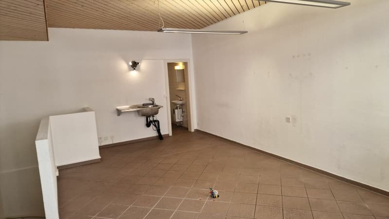 Local commercial dans un excellent emplacement (1)