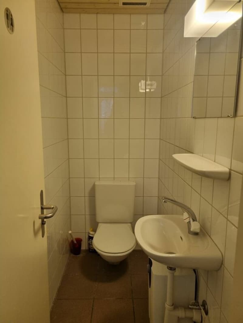 Local commercial dans un excellent emplacement (2)