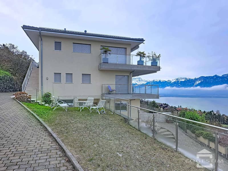 Ultimo piano esclusivo con vista panoramica sul lago (9)