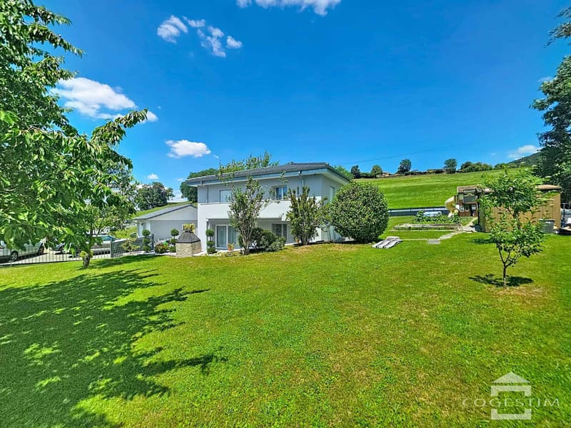 Villa individuelle rénovée avec vaste parcelle et vue dégagée (1)