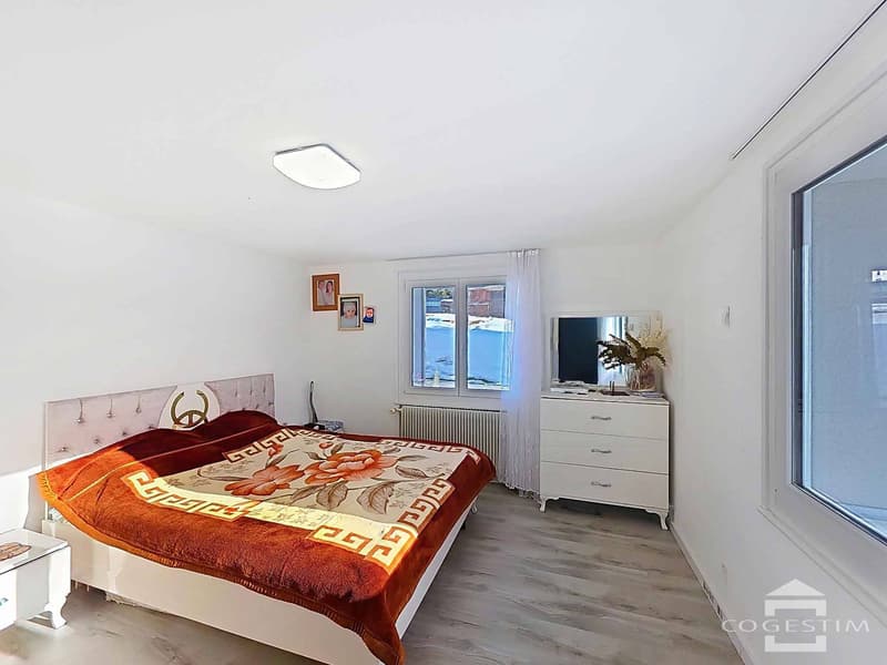 Villa individuelle rénovée avec vaste parcelle et vue dégagée (9)