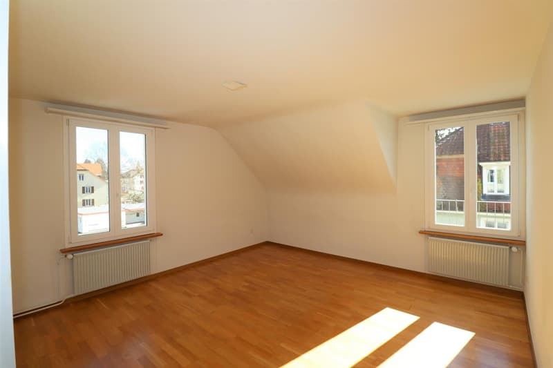 Charmante renovierte 4.5-Zimmer-Dachwohnung (2)