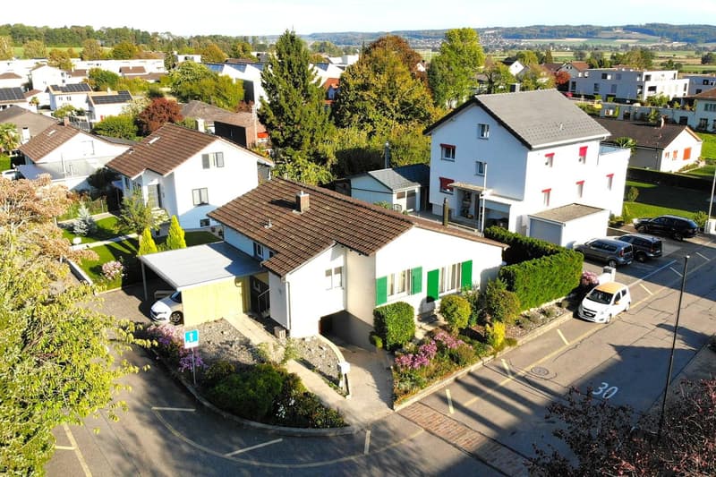Freistehendes 4.5-Zimmer-Einfamilienhaus in ruhigem Wohnquartier (1)