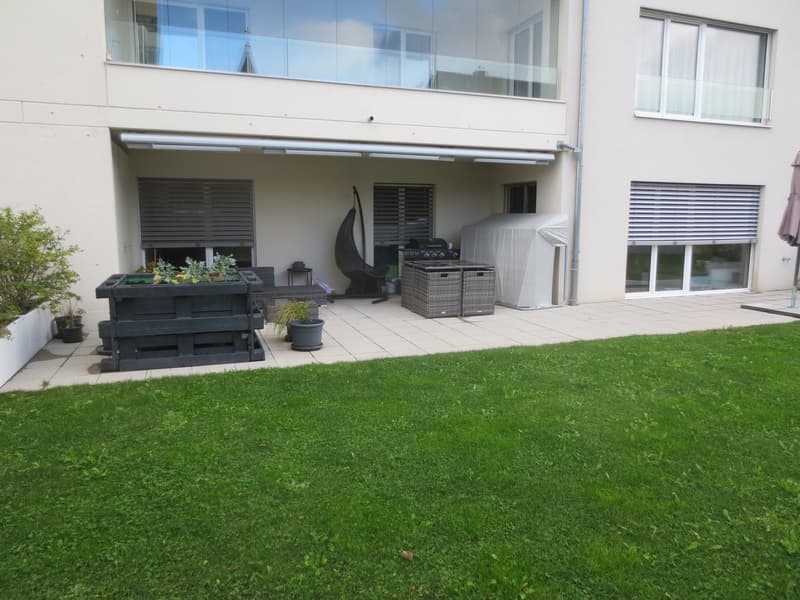 Wunderschöne 3 1/2 Zimmer-Wohnung im Erdgeschoss mit grosser Terrasse und Grünfläche (2)