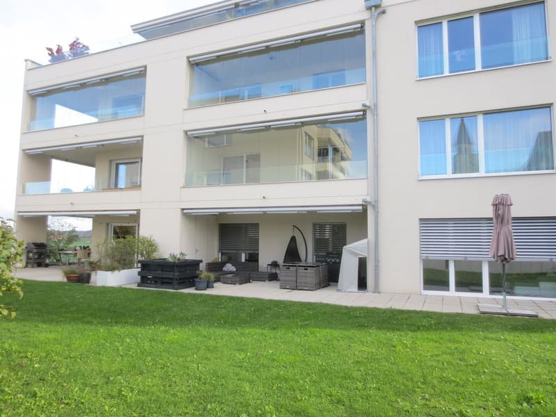 Wunderschöne 3 1/2 Zimmer-Wohnung im Erdgeschoss mit grosser Terrasse und Grünfläche (1)