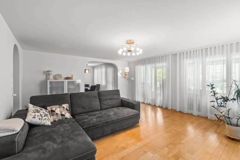 Wohnzimmer mit Ausgang zur Terrasse
