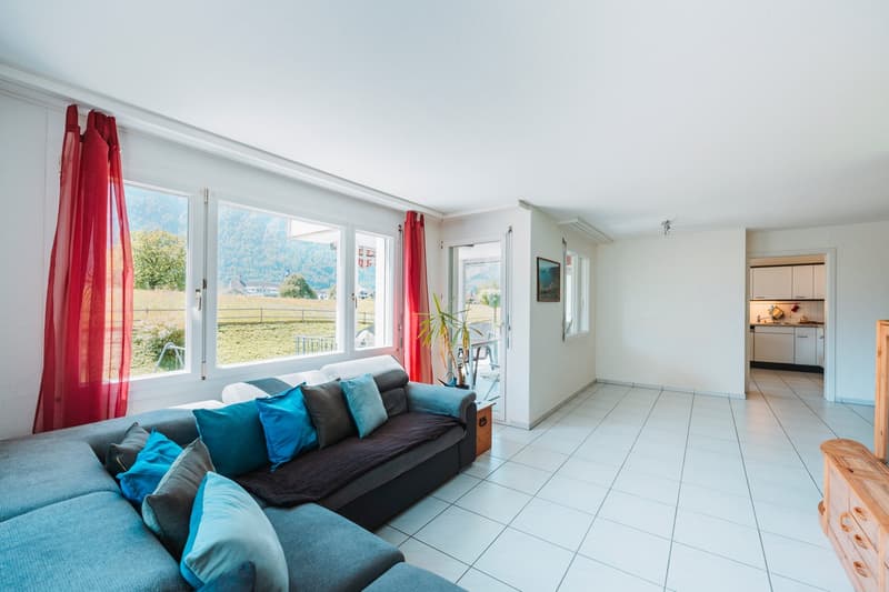 Helles Wohn- und Esszimmer