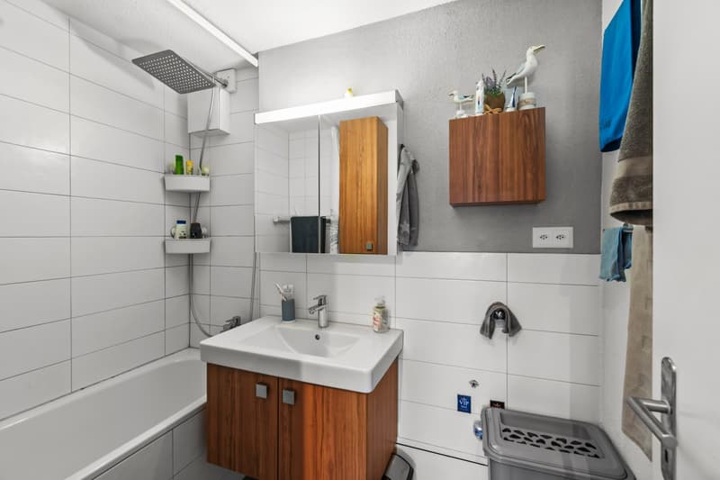Badezimmer mit Badewanne / Dusche