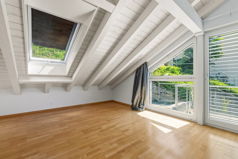 Zimmer 4 (Master Bedroom) mit Ensuite-Bad und Zugang zur Terrasse