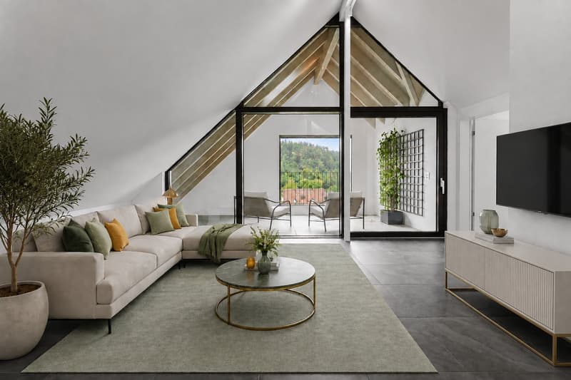Schönes, gemütliches Wohnzimmer mit Ausgang zur gedeckten Loggia