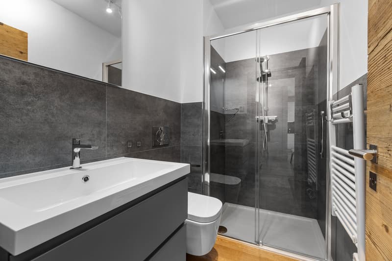 Modernes Badezimmer