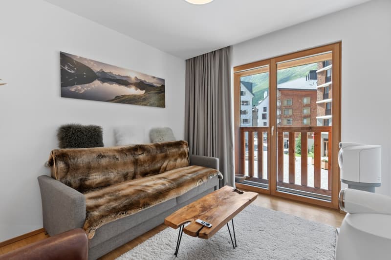 Living room with view to the piazza