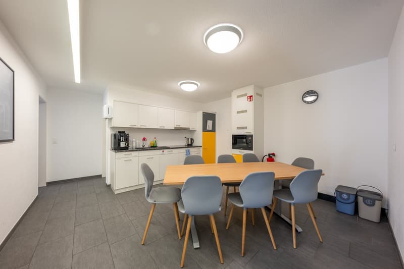 Espace de bureau spacieux de 7 pièces au 2e étage à Visp – à louer à partir de novembre 2026 (8)