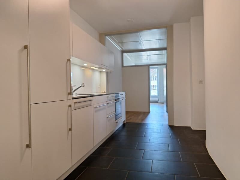 Appartement de style de 4,5 pièces dans un immeuble ancien à Aarberger Stedtli! (4)