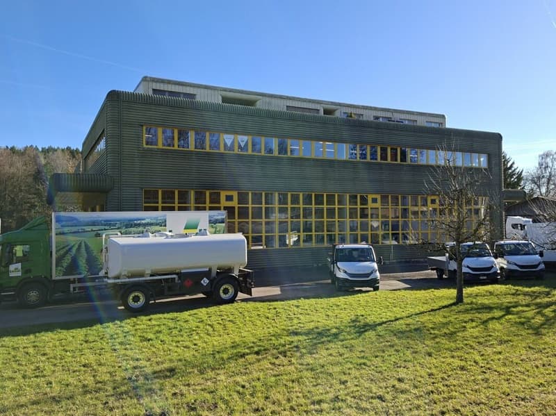 680 m² d'espace commercial et de bureau lumineux à Kallnach (2)