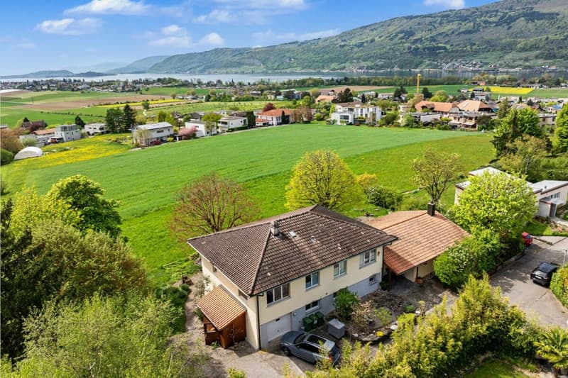 Detached house with lake view in prime location! (1)