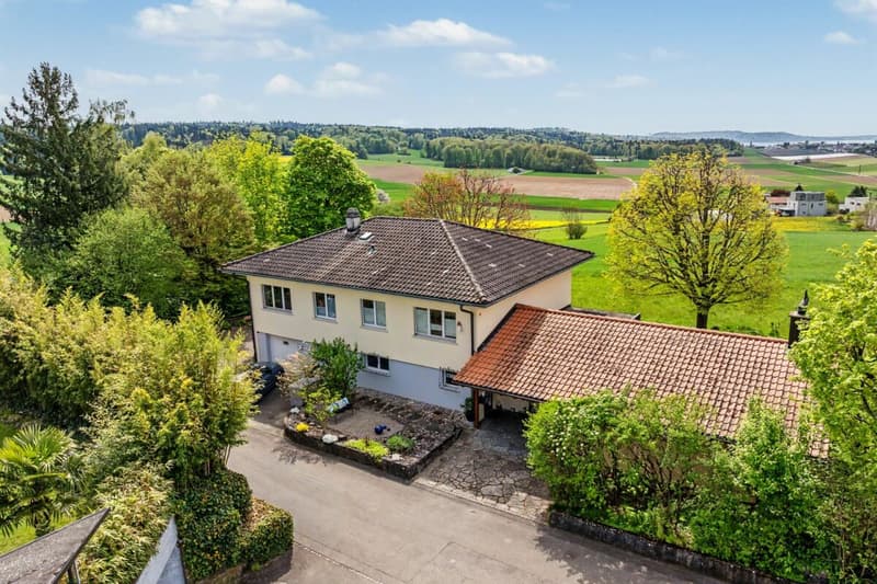 Detached house with lake view in prime location! (2)