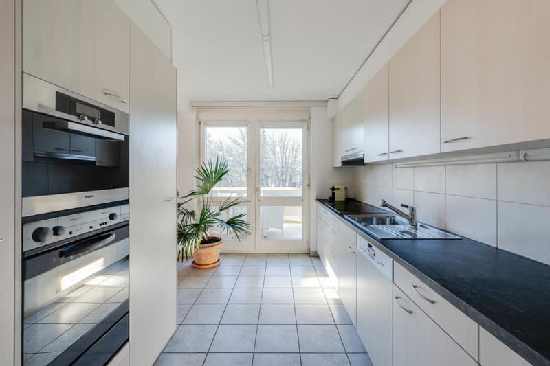 Appartement 5.5 pièces dans une maison de famille charmante directement sur le Lyssbach (11)