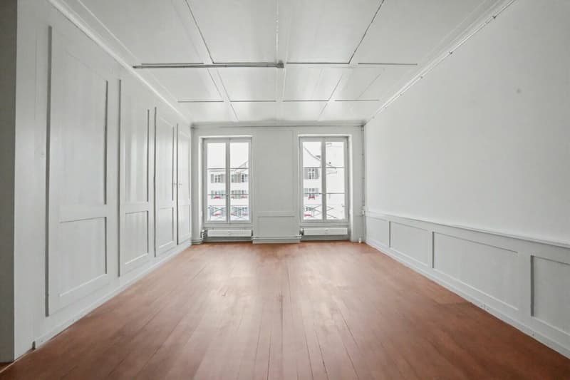Appartement de 4,5 pièces dans un immeuble ancien au cœur d'Aarberger Stedtli ! (3)