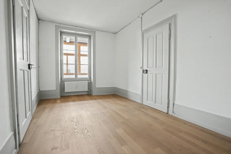 Appartement de 4,5 pièces dans un immeuble ancien au cœur d'Aarberger Stedtli ! (8)