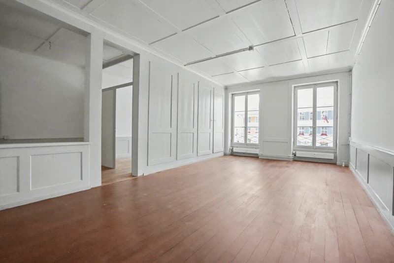 Appartement de 4,5 pièces dans un immeuble ancien au cœur d'Aarberger Stedtli ! (2)