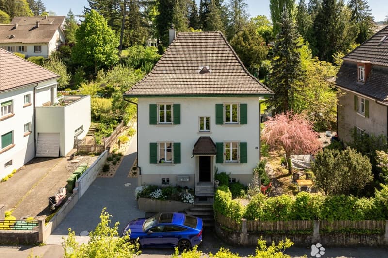 Zweifamilienhaus / Generationenhaus mit grosser Mansarde im Lindenquartier (3)