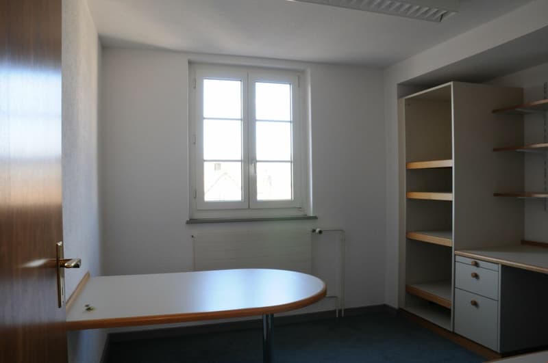Büro mit Einbaumöbel