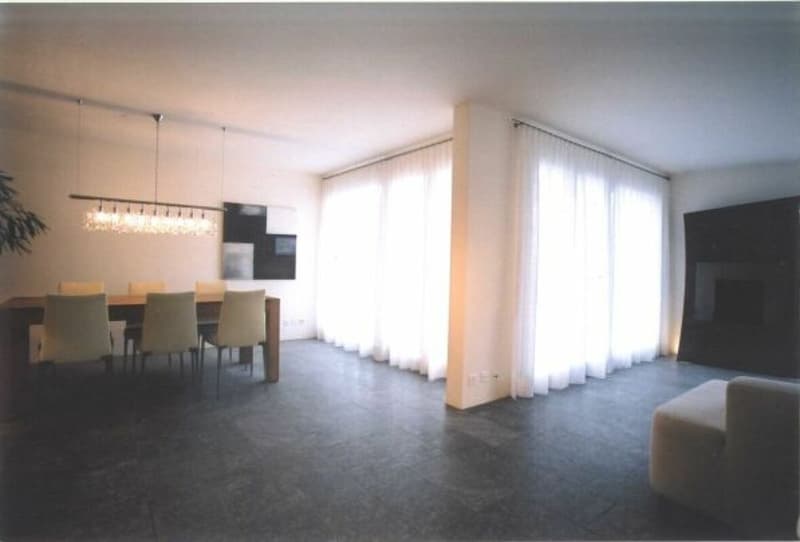 Wohn-/Esszimmer mit Ausgang zur Terrasse