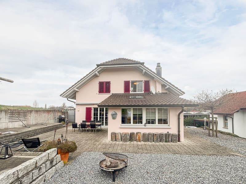 Spacious 6.5-room single-family house with fireplace in top location (29)