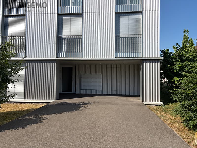 Plus qu'un appartement d'attique ordinaire – avec loggia aménagée de haute qualité et extras précieux. (15)