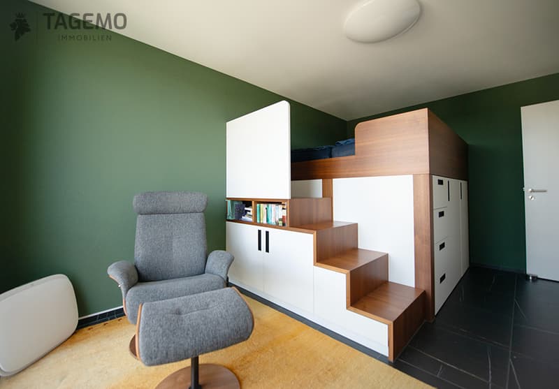 Plus qu'un appartement d'attique ordinaire – avec loggia aménagée de haute qualité et extras précieux. (12)