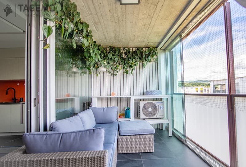 Plus qu'un appartement d'attique ordinaire – avec loggia aménagée de haute qualité et extras précieux. (3)
