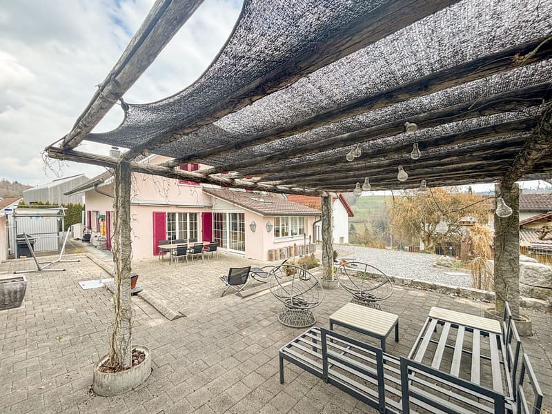 Grosszügiges 6.5-Zimmer-Einfamilienhaus mit Kamin in Top-Lage (30)