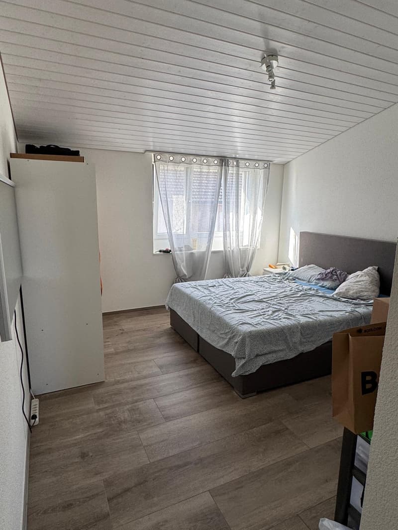 JETZT ZU MIETEN: 3.5-Zi-Whg mit Balkon (4)